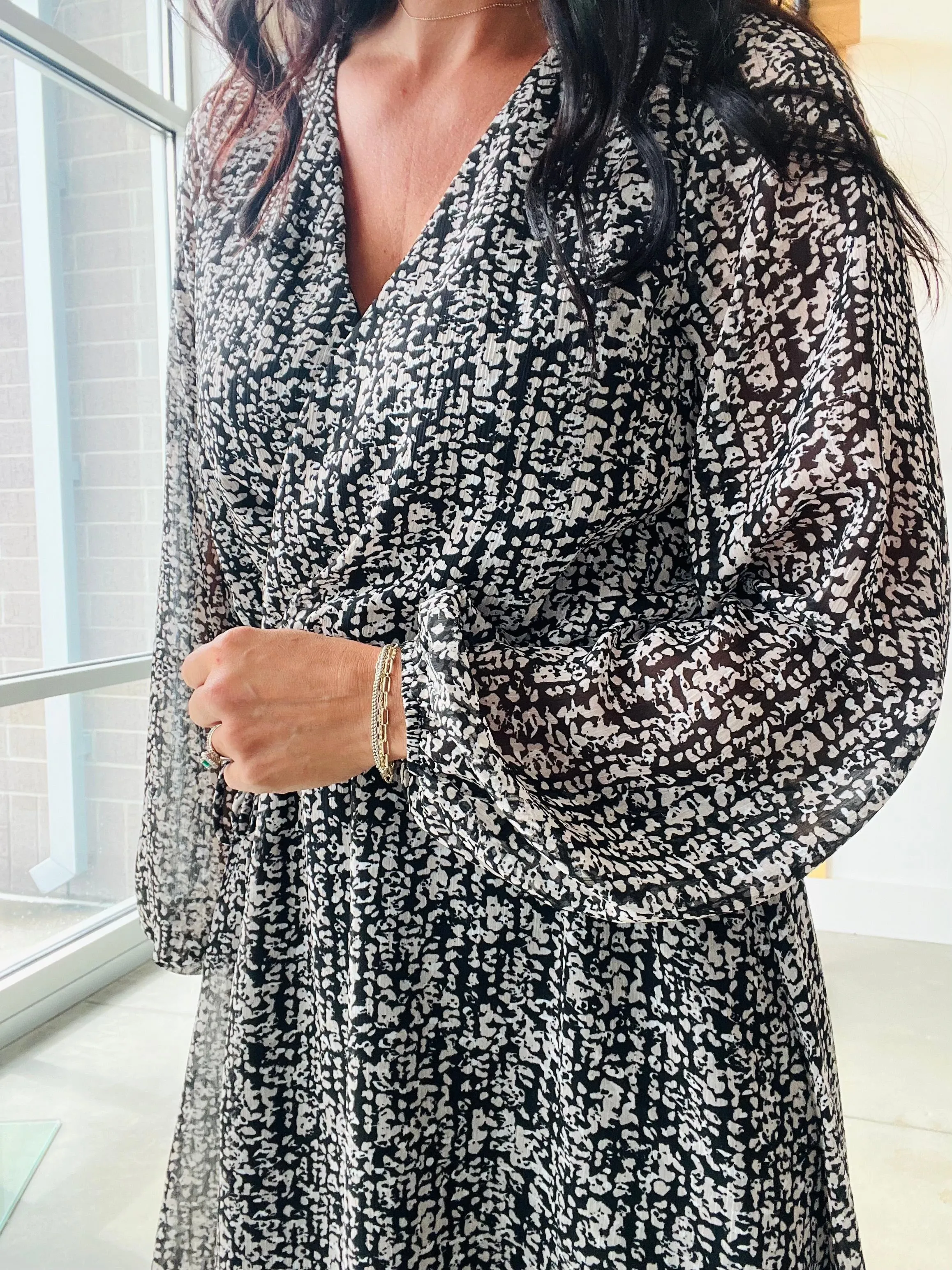 Abstract Print Dress in Black   Taupe