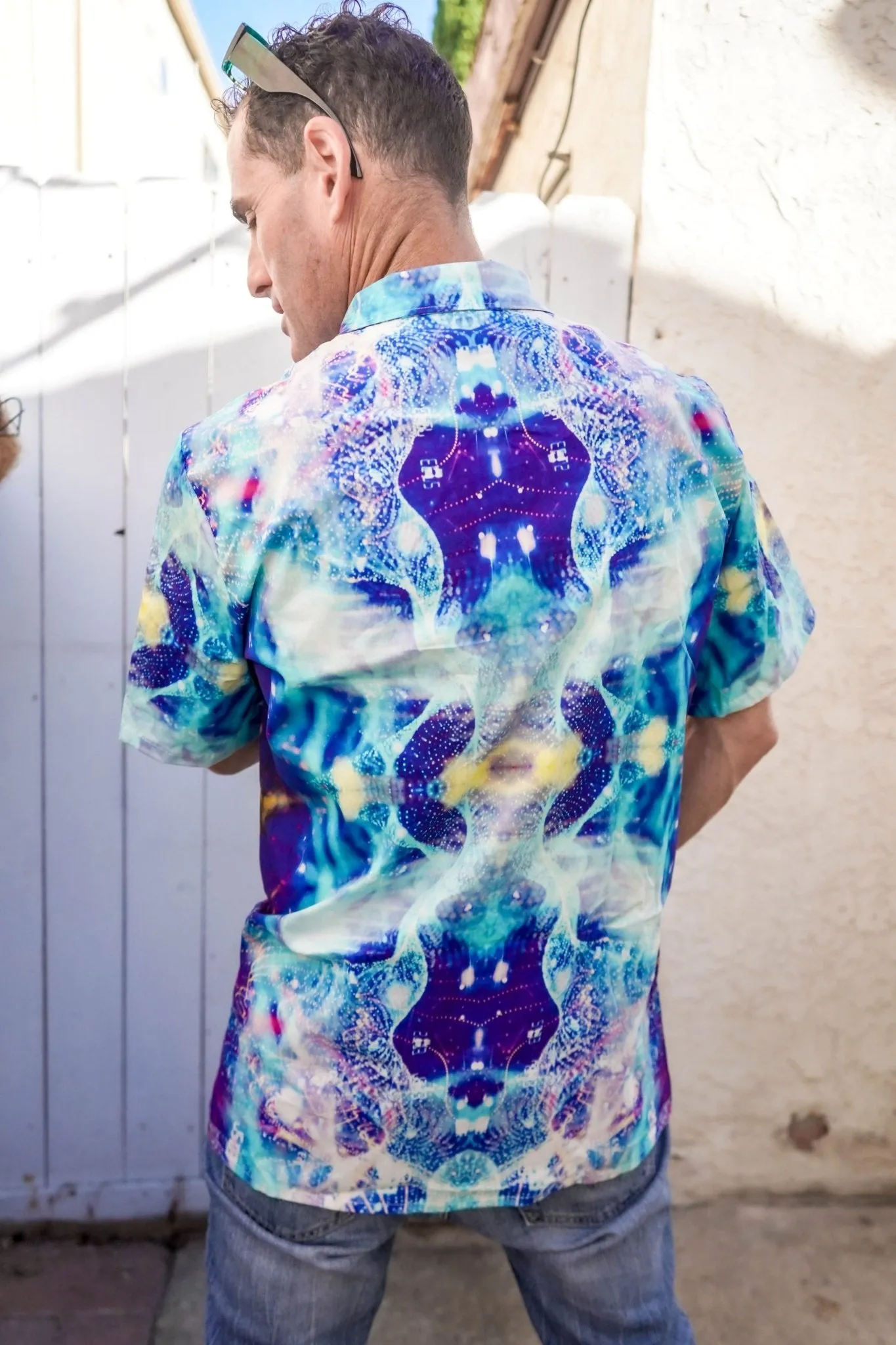 Caelum Men's Hawaiian Shirt with Button Closure