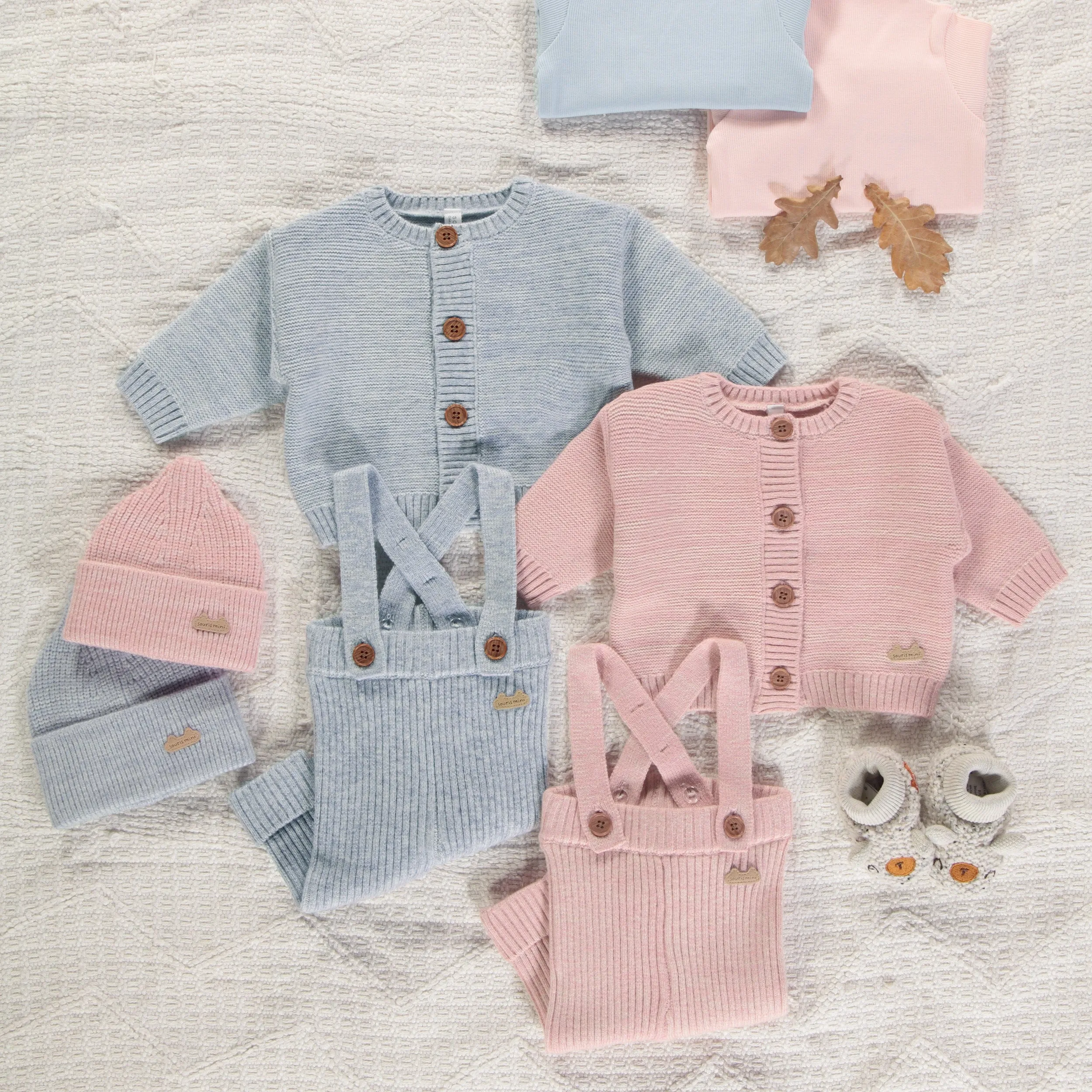 Cardigan de tricot rose chiné effet angora, naissance || Angora-effect mottled pink knit cardigan, newborn