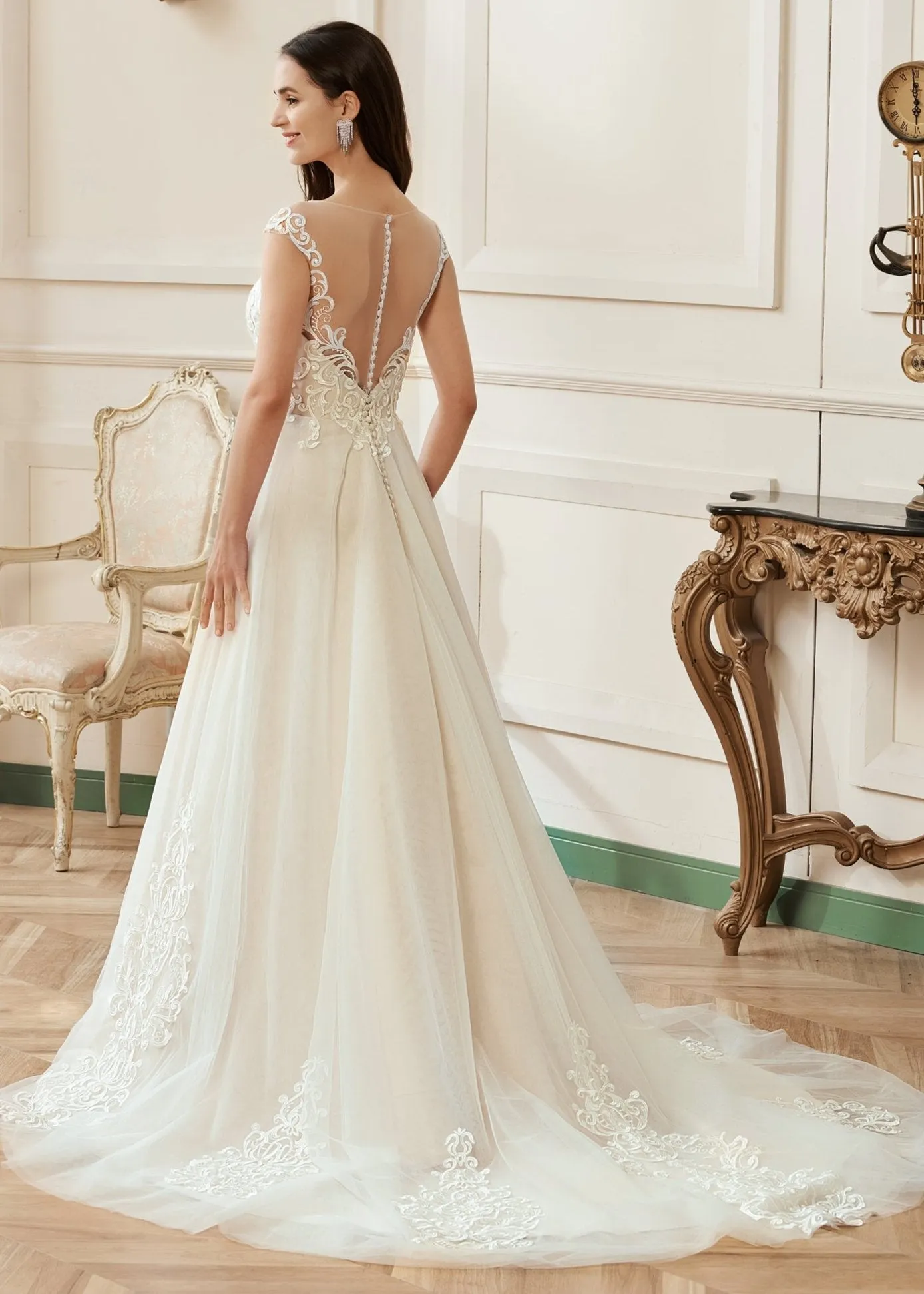 Karmina A-Line scoop neck bridal gown size 20 Express NZ wide