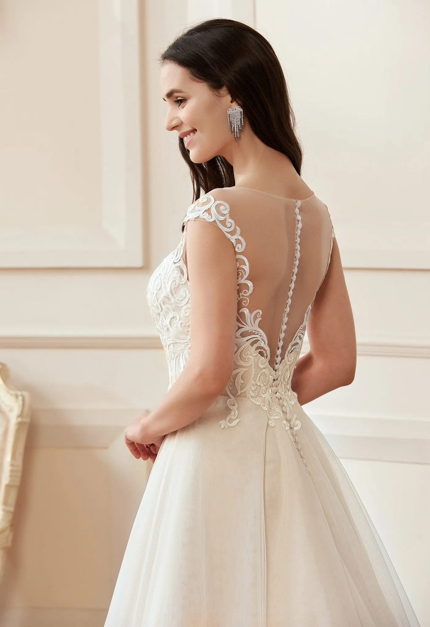 Karmina A-Line scoop neck bridal gown size 20 Express NZ wide