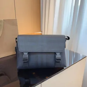 Mens Briefcases Luxury Crossbody Bag Striped design Messenger bag Classic Style Shoulder Handbag Designer Handbags Backpack Tote Men Pochette Sacoche