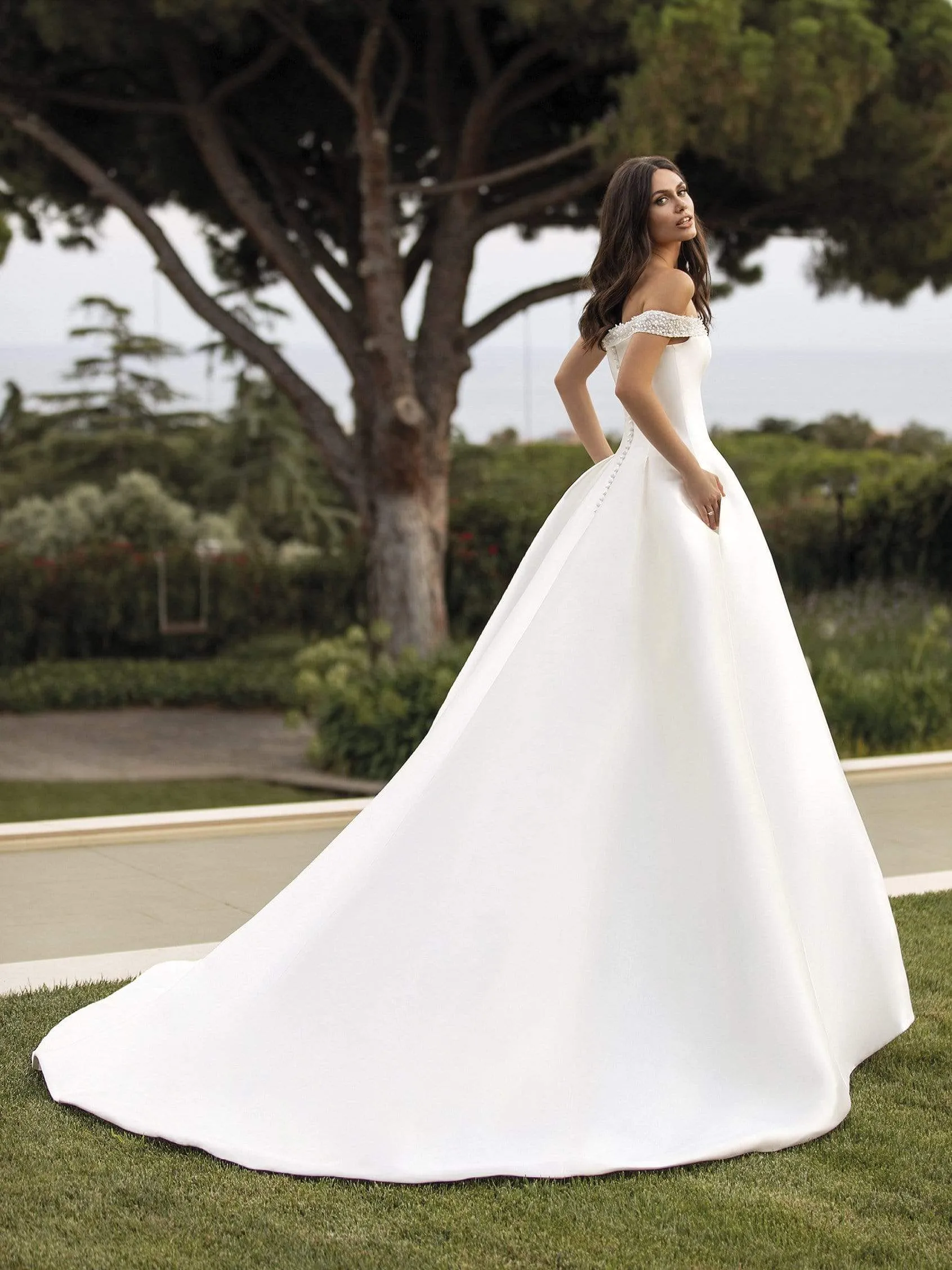 Pronovias: Rea