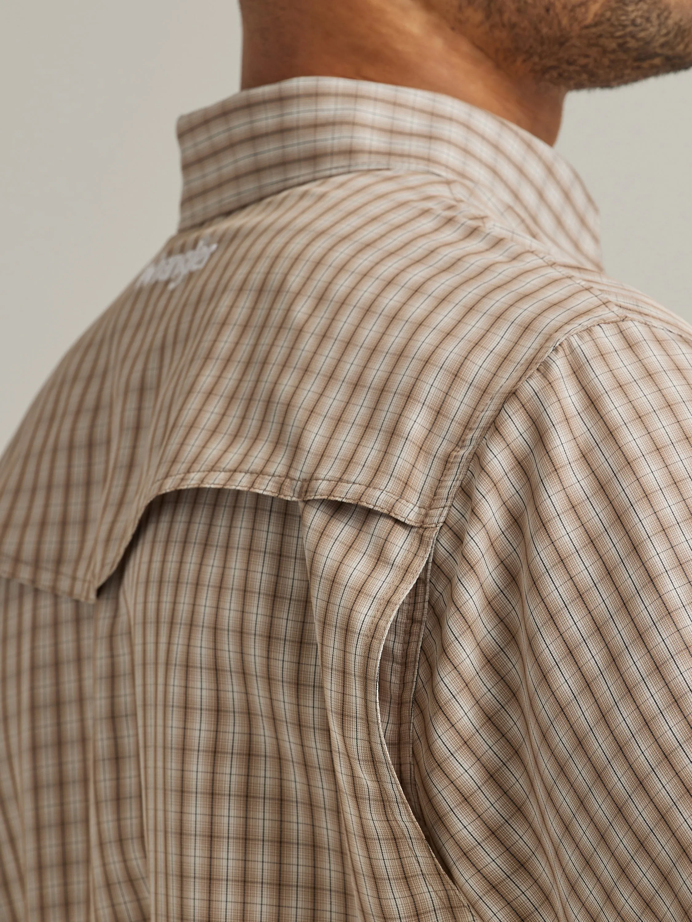 Wrangler Men's Brown Rust Plaid Performance Short Sleeve Snap Shirt