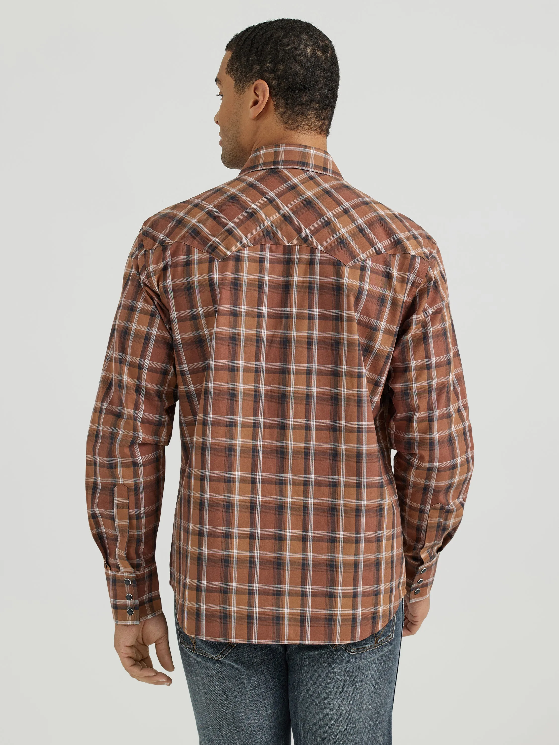 Wrangler Men's Western Retro Modern Fit Long Sleeve Brown Shirt